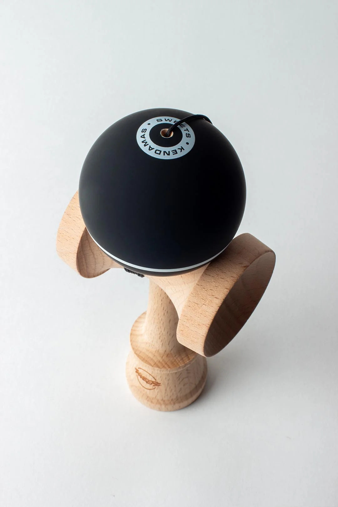 TRACKER - BLACK